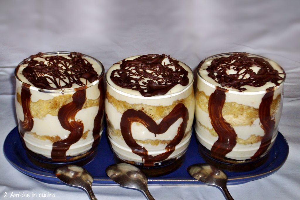tiramisù al pandoro con cioccolato fondente, ricetta per riciclare il pandoro avanzato a Natale