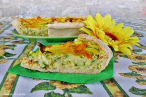 Crostata salata con zucchine e fiori di zucca