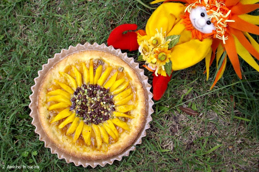 Crostata senza glutine con pesche e cioccolato