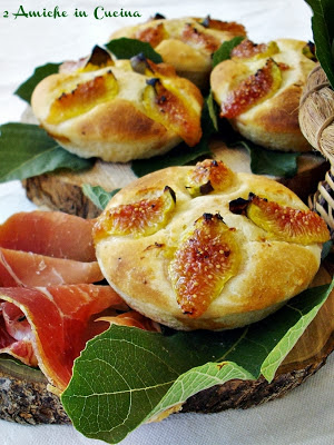 Focaccine ai fichi con farina di farro