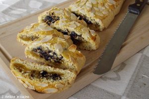 strudel di frolla con farcitura ai fichi e mandorle