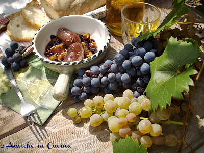 salsicce cotte con uva da vino