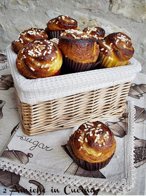 cestino di swedish cinnamon rolls