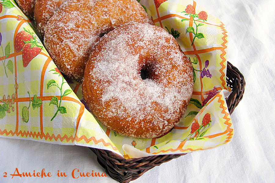 Ciambelle fritte di patata rossa di Colfiortito IGP