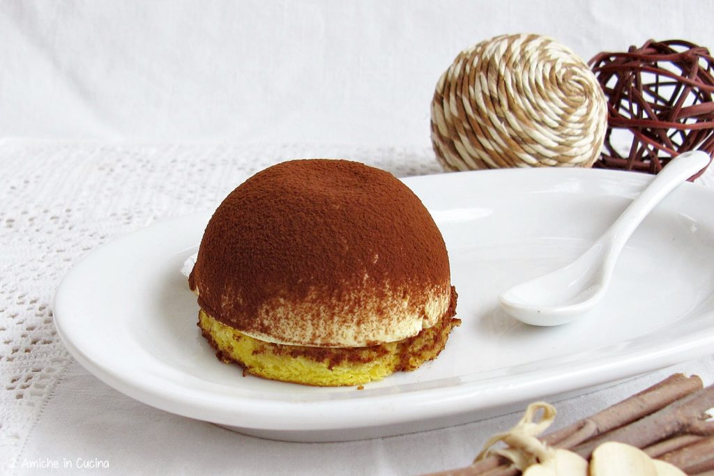 Tiramisù con cuore liquido al caffè 