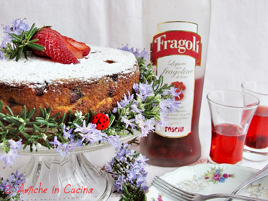 torta di ricotta,fragole e fiori di rosmarino