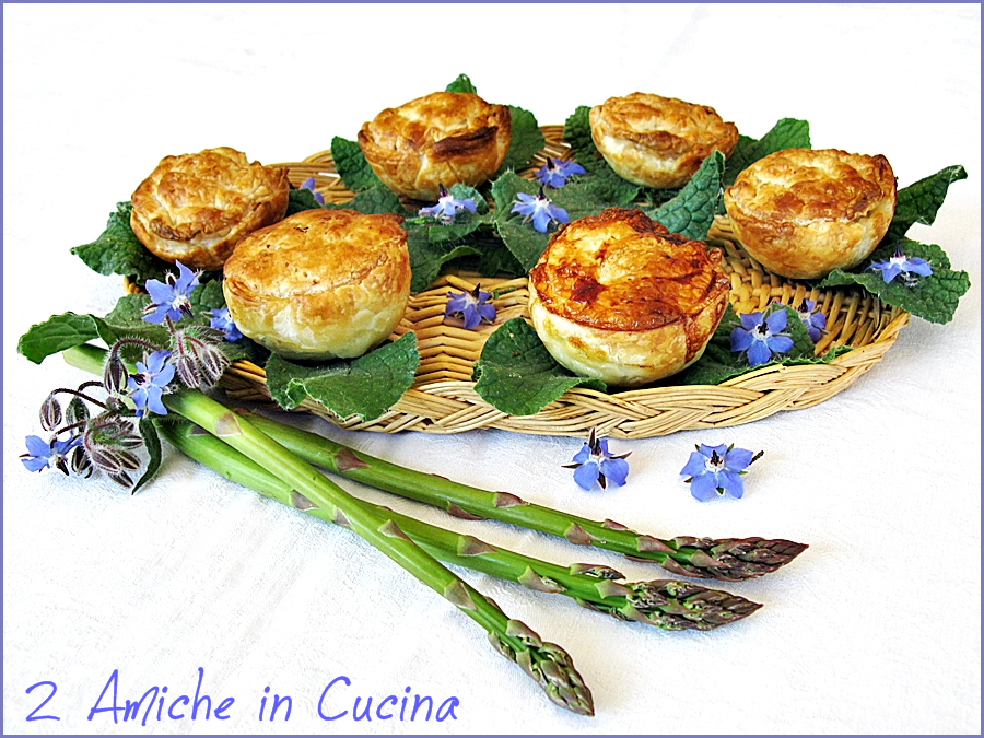Mini torte Pasqualina con asparagi