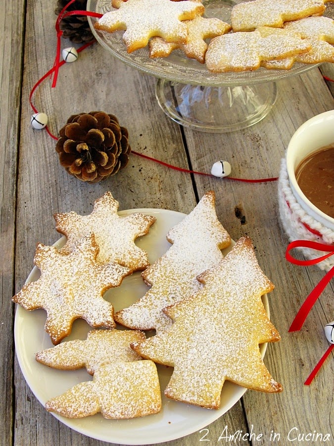 Biscotti di natale con spezie e mandarino.
