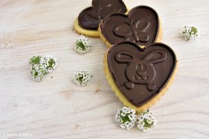 Biscotti allo zafferano e cioccolato fondente, ricetta per Pasqua