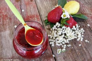 confettura di fragole ai fiori di sambuco e limone