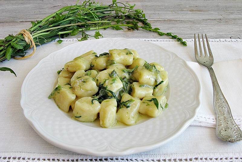 Gnocchi di patate rosse di Colfiorito IGP alle erbe campagnole dell'umbria