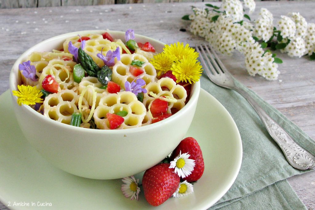 Insalata di pasta fredda primaverile