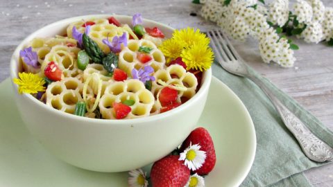 ciotola di pasta con fragole