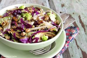 Insalata di cavoli, carciofi e noci