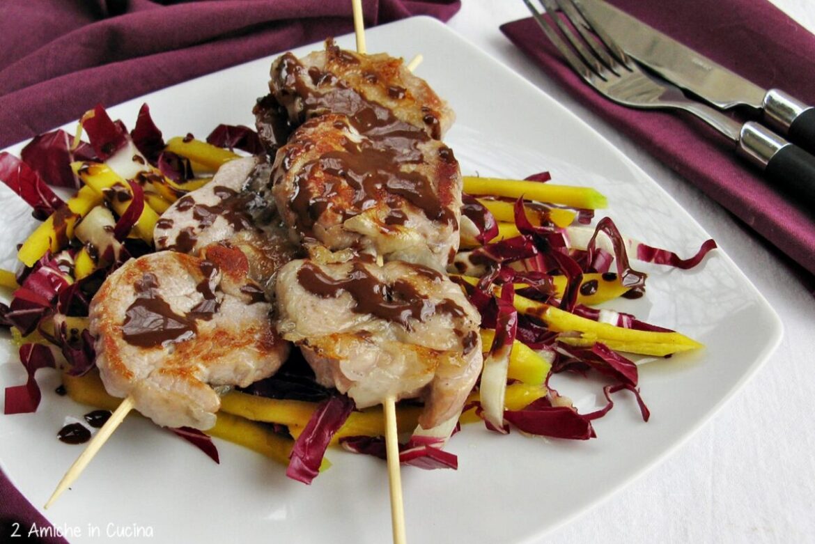 Filetto con insalata di mango e radicchio