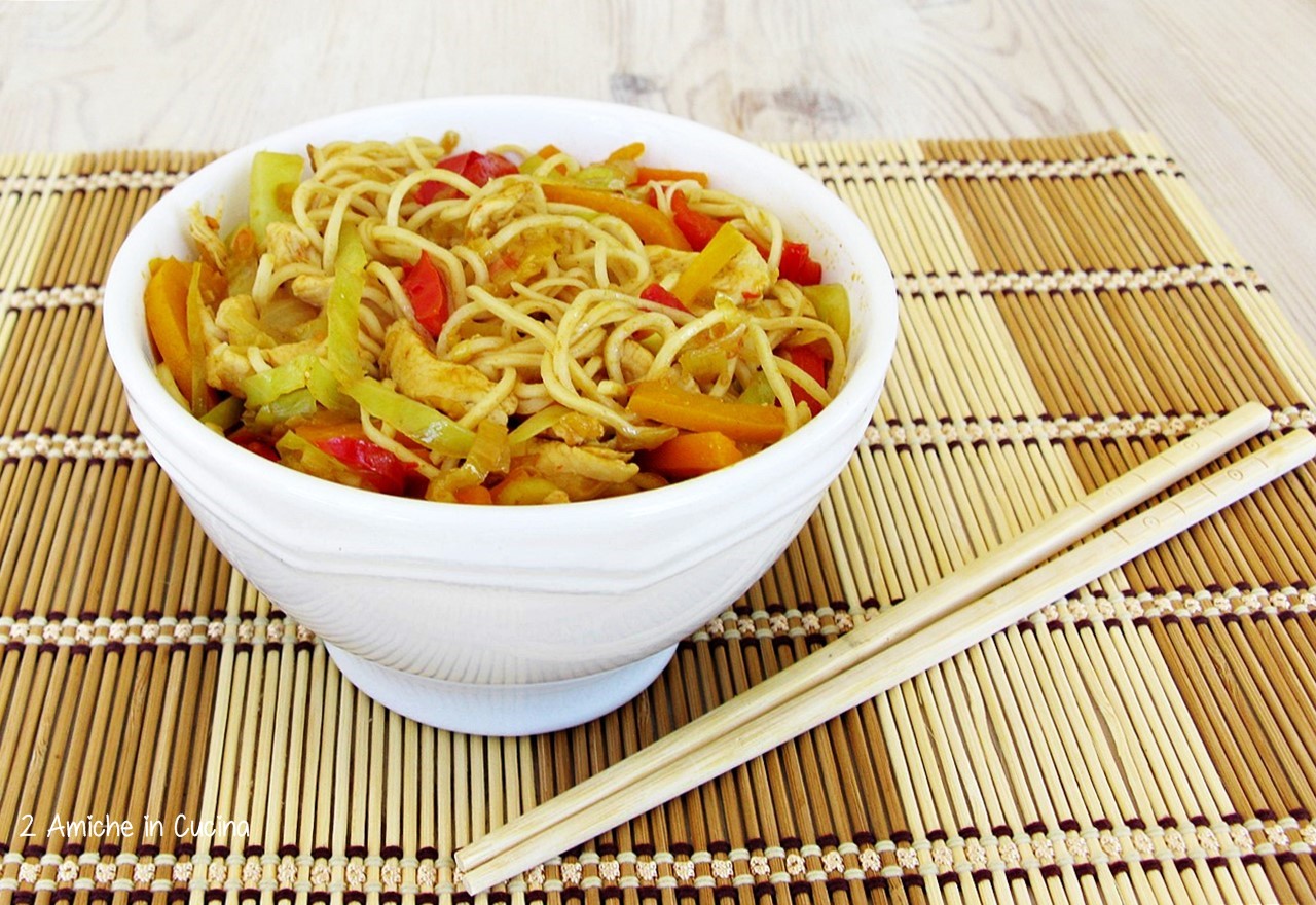 Bami goreng (noodles all'indoensiana)