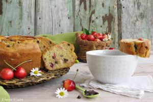 Ciambellone al kamut con ciliegie e gocce di cioccolato