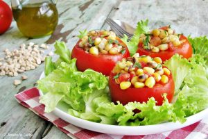 Insalata di cicerchie e pomodori alle erbe aromatiche