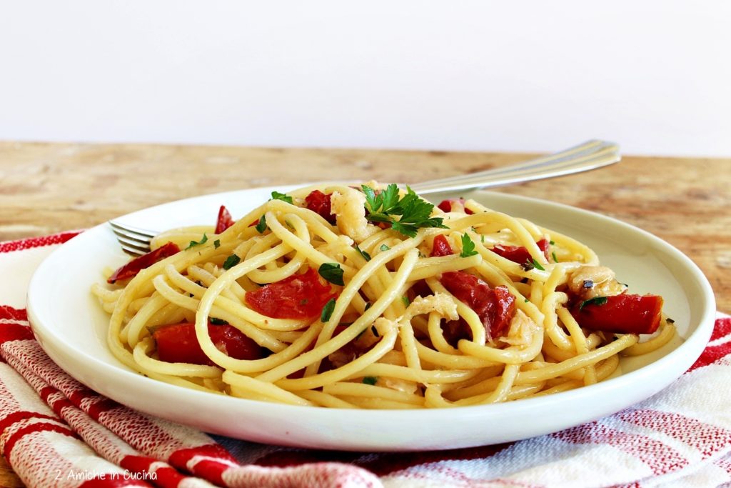 Spaghetti con baccala e pomodori