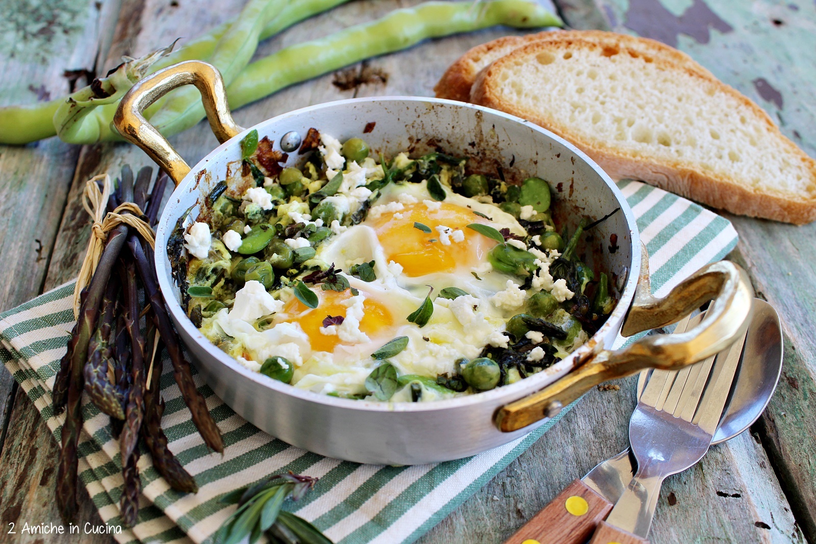 Uova al tegamino con verdure di primavera - 2 Amiche in Cucina