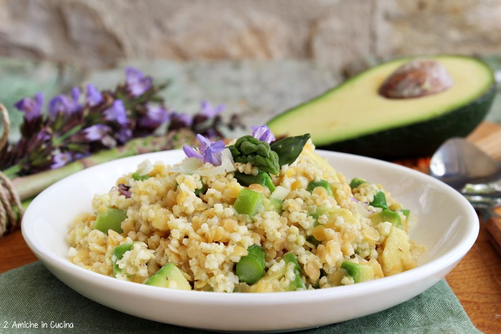 primi piatti light , il miglio e lenticchie rosse, con asparagi e avocado