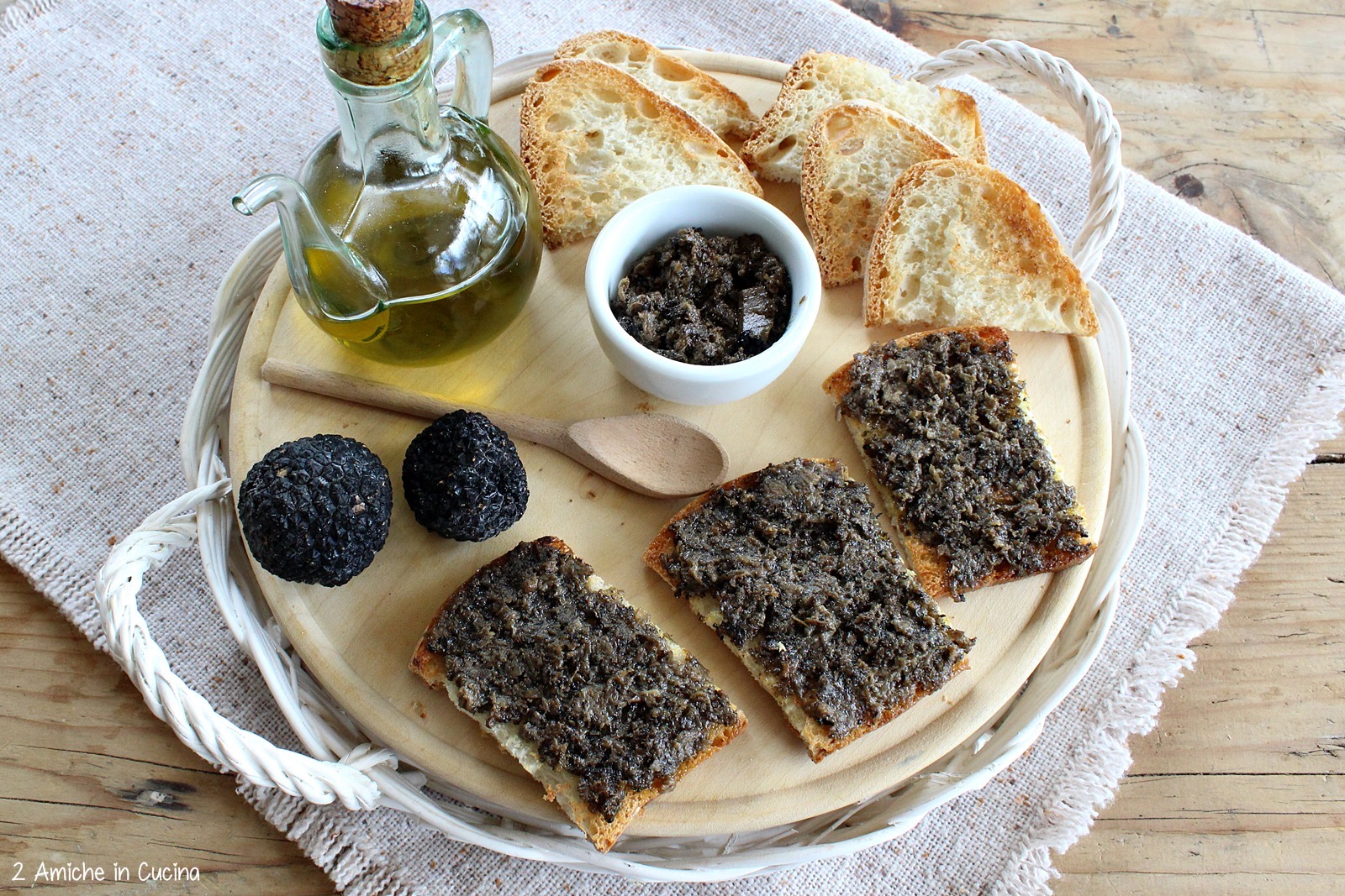 Crostini Al Tartufo Scorzone Estivo Ricetta Tipica Umbra