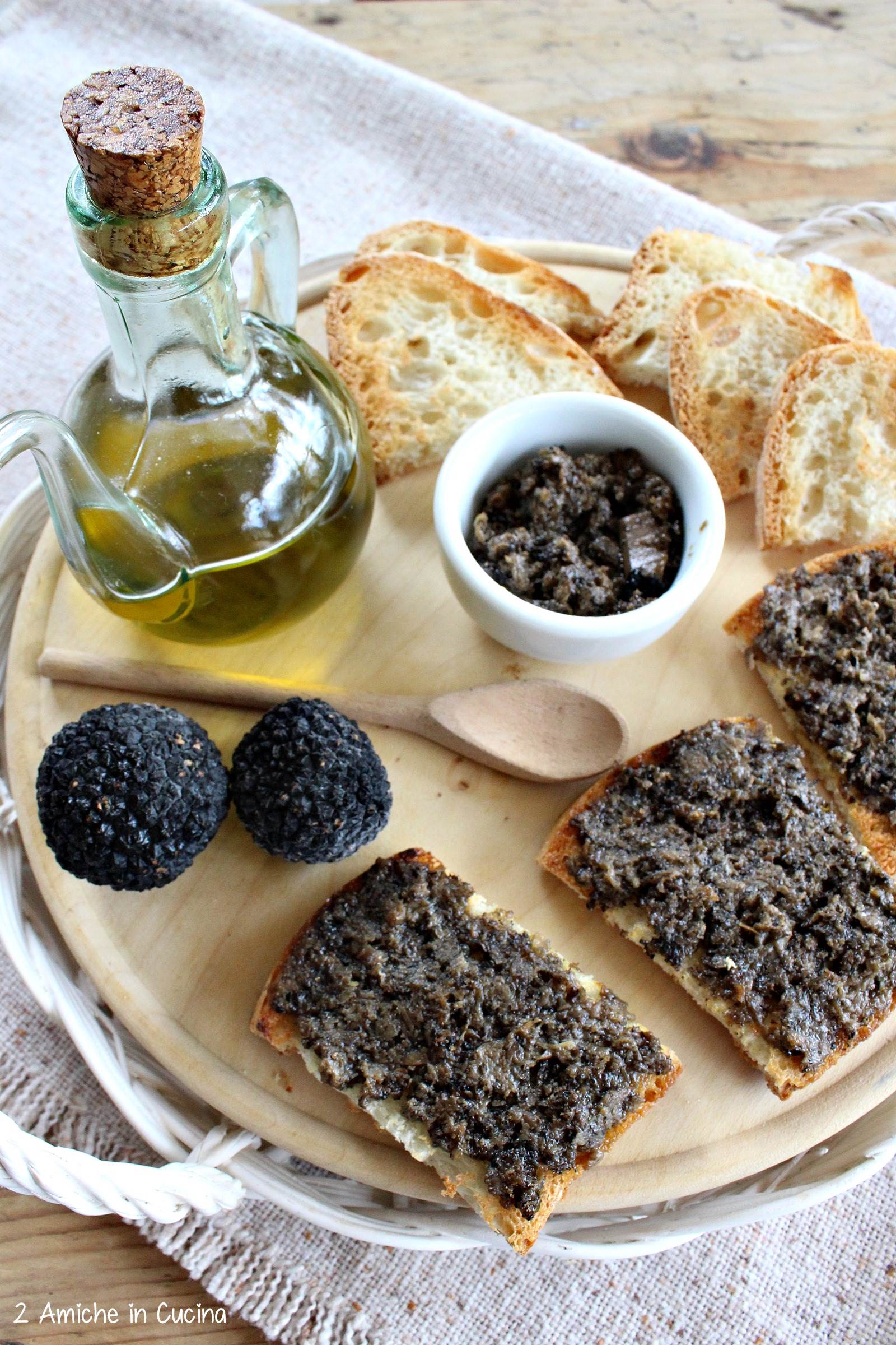 Crostini Al Tartufo Scorzone Estivo Ricetta Tipica Umbra