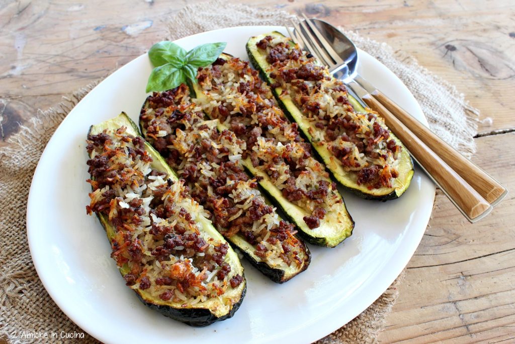 Zucchine ripiene di riso e carne thai 