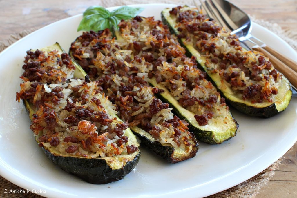 Zucchine ripiene di riso e carne thai