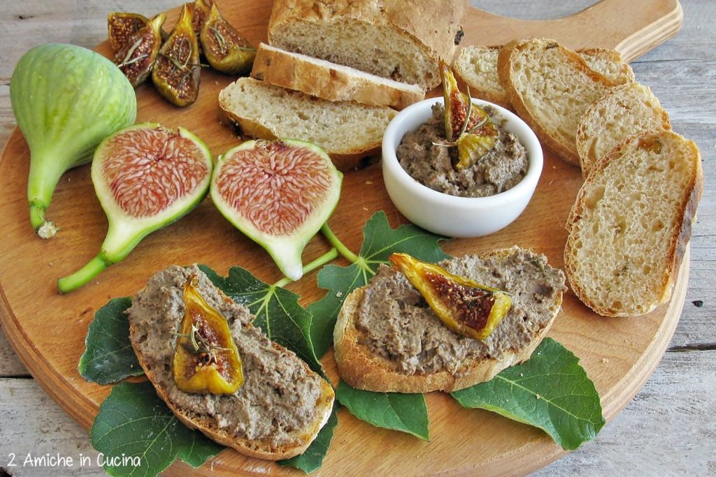 crostini con patè di fegato e fichi secchi al rosmarino