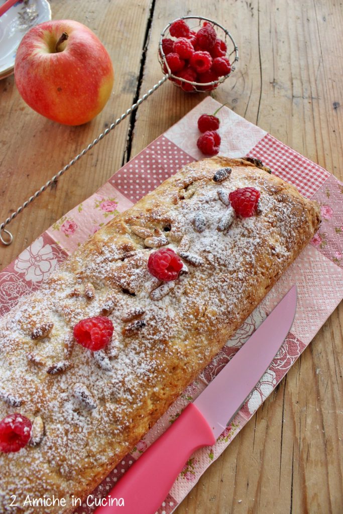 Strudel di frolla alle mele, lamponi e zenzero