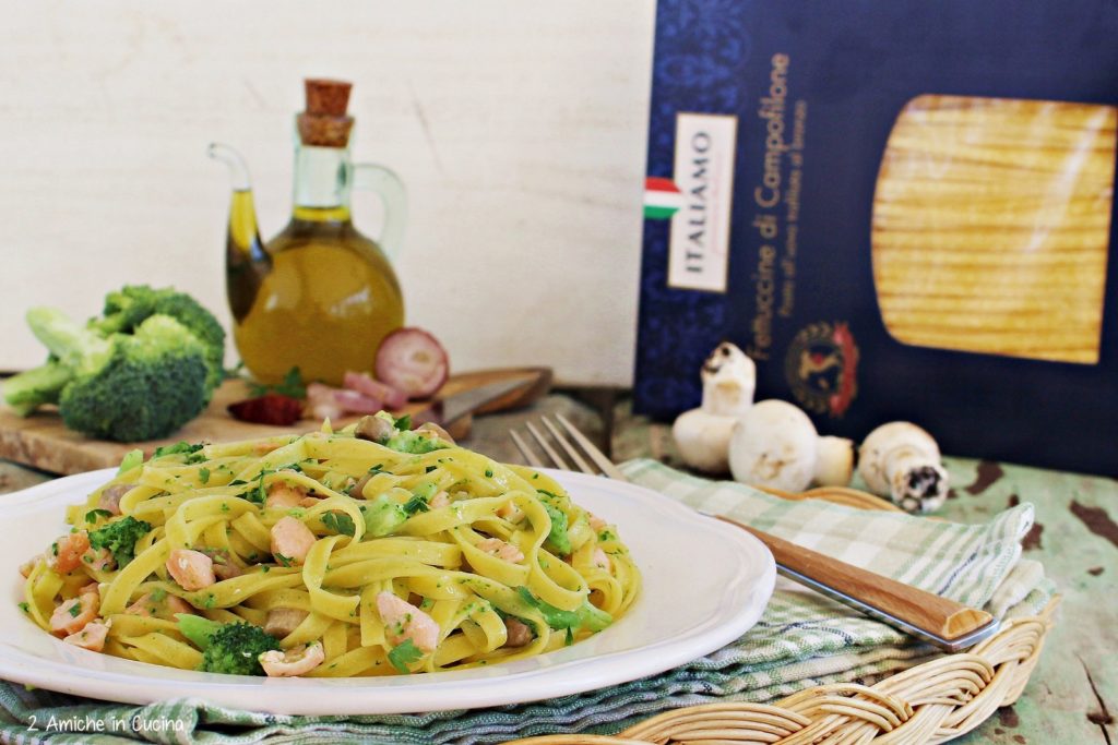 Fettuccine al salmone con funghi e broccolo