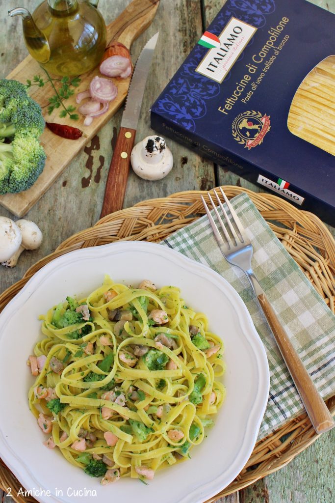 Fettuccine al salmone con funghi e broccolo 