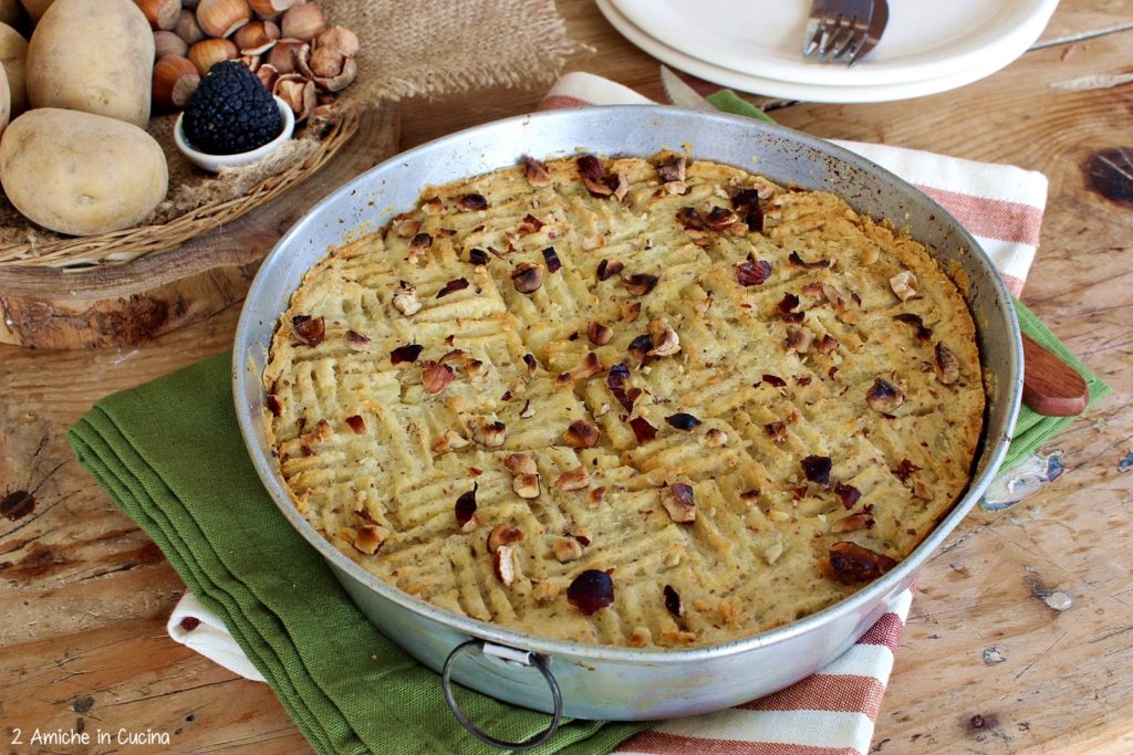 Sformato di patate e salsiccia con tartufo e nocciole