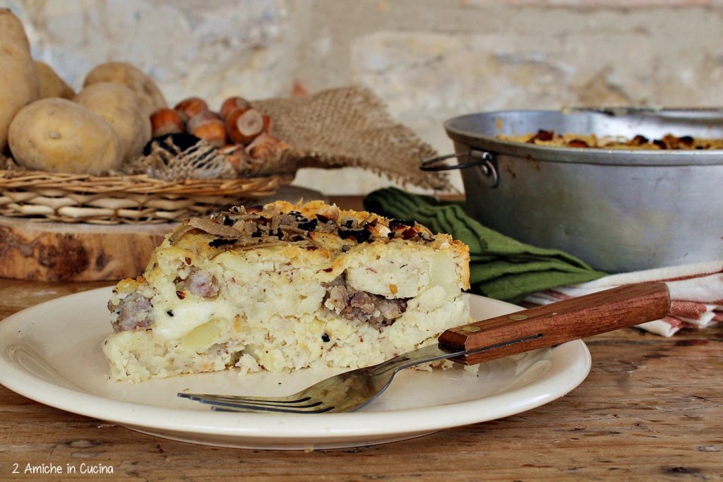 Sformato di patate e salsiccia con tartufo e nocciole