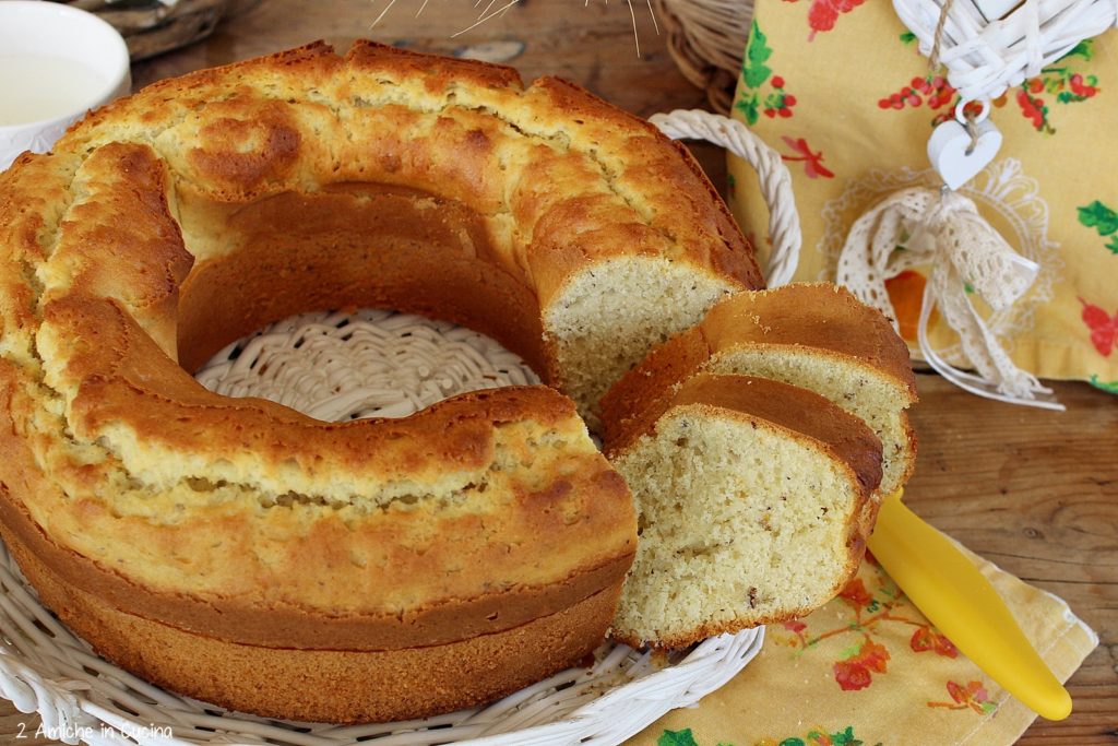 ciambellone mandorle amare 