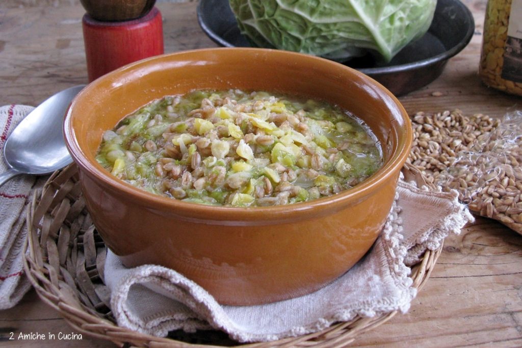 zuppe e minestre di farro Zuppa di farro, cicerchie e verza-zuppe