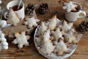 Biscotti con cuore di mela e spezie