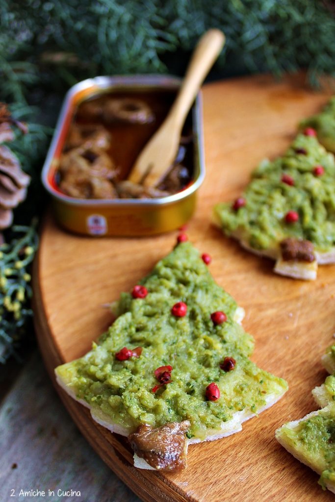 Crostini con broccolo e alici in salsa piccante