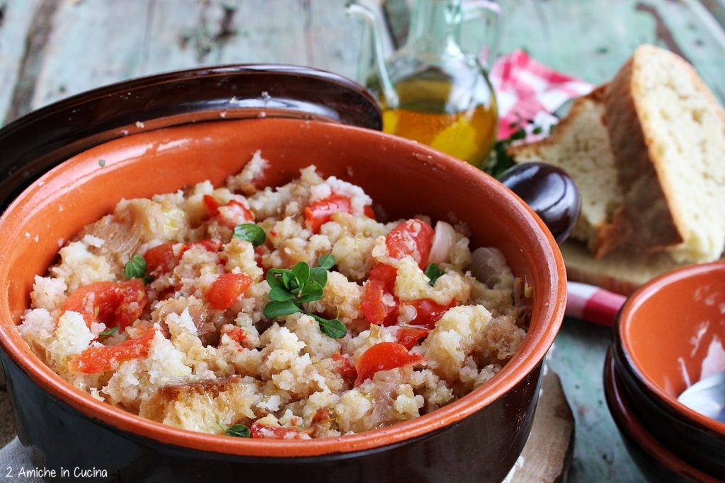 Pane cotto con pomodori e maggiorana