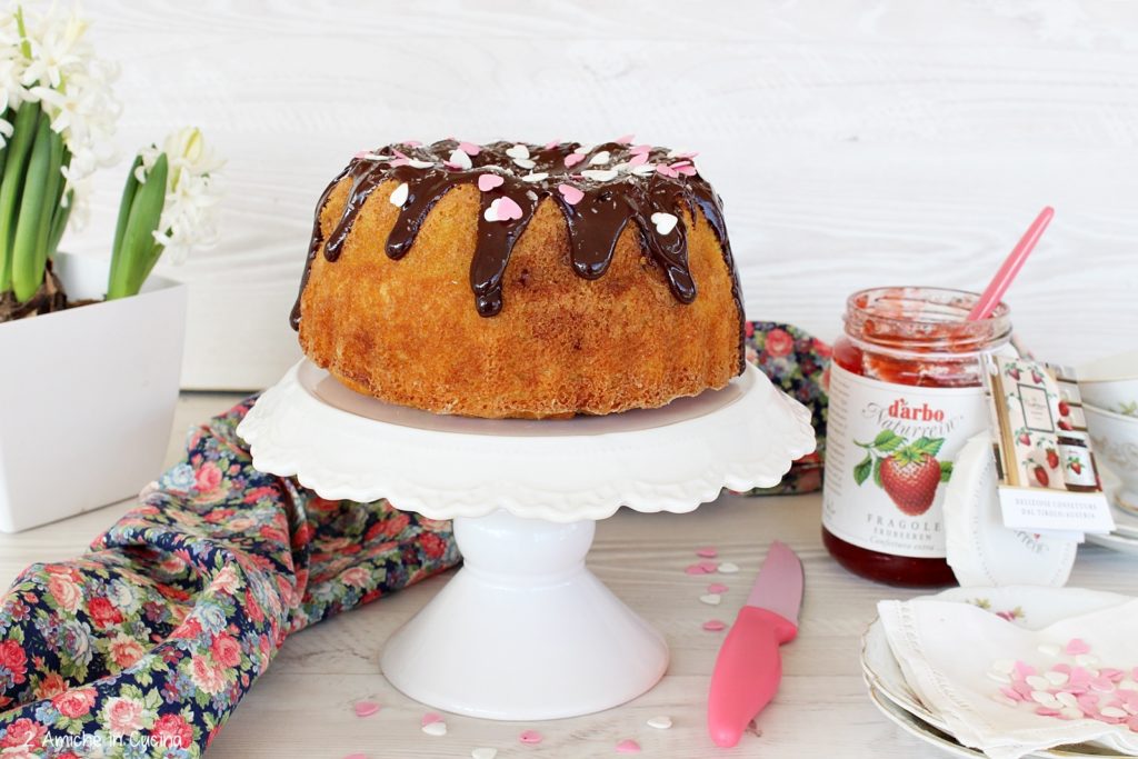 Ciambella al cocco e confettura di fragole 