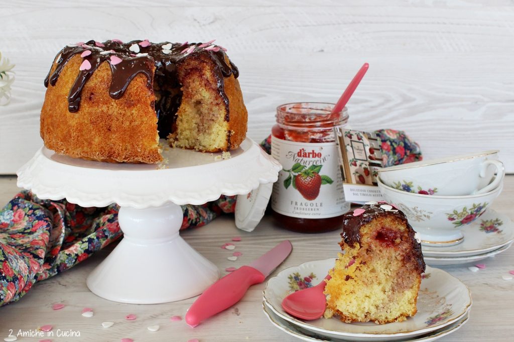 Ciambella al cocco e confettura di fragole 