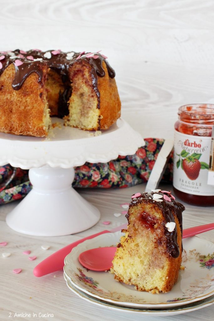 Ciambella al cocco e confettura di fragole 