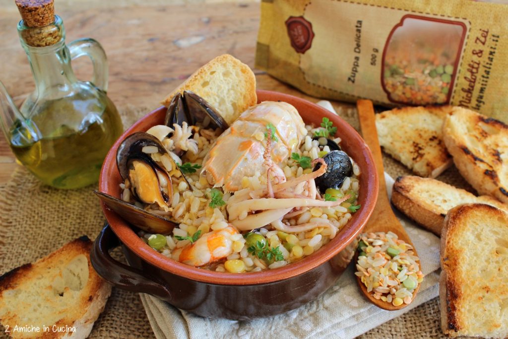 Zuppa delicata con molluschi e crostacei