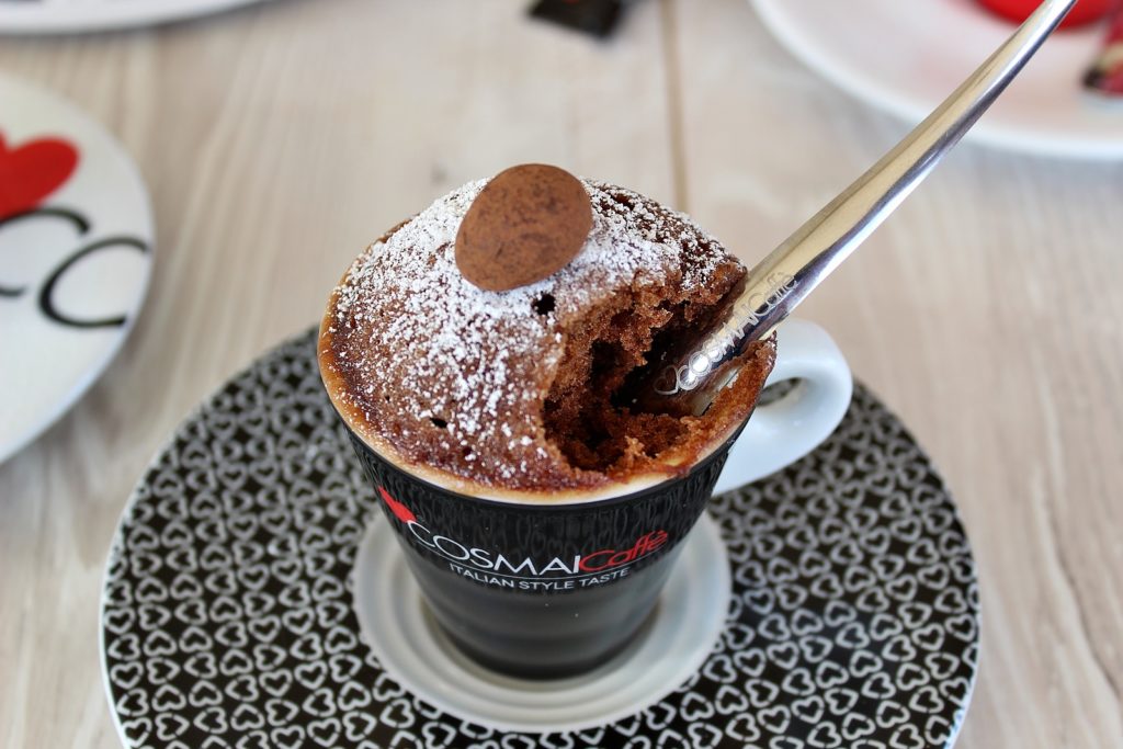 Mug cake al cacao, caffe e rum 