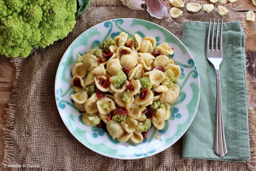 Orecchiette con broccolo romano e pomodori secchi 