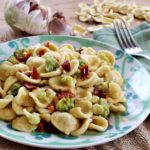 Orecchiette con broccolo romano e pomodori secchi