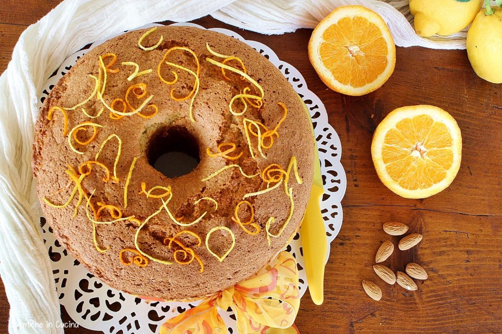 Chiffon cake alle mandorle e agrumi 