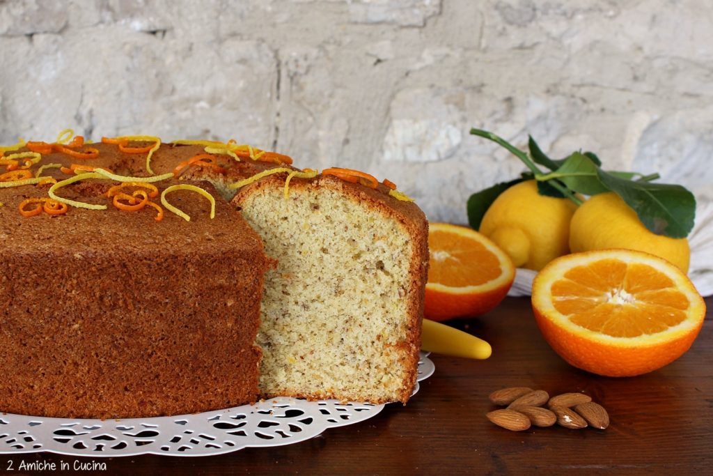 Chiffon cake alle mandorle e agrumi 