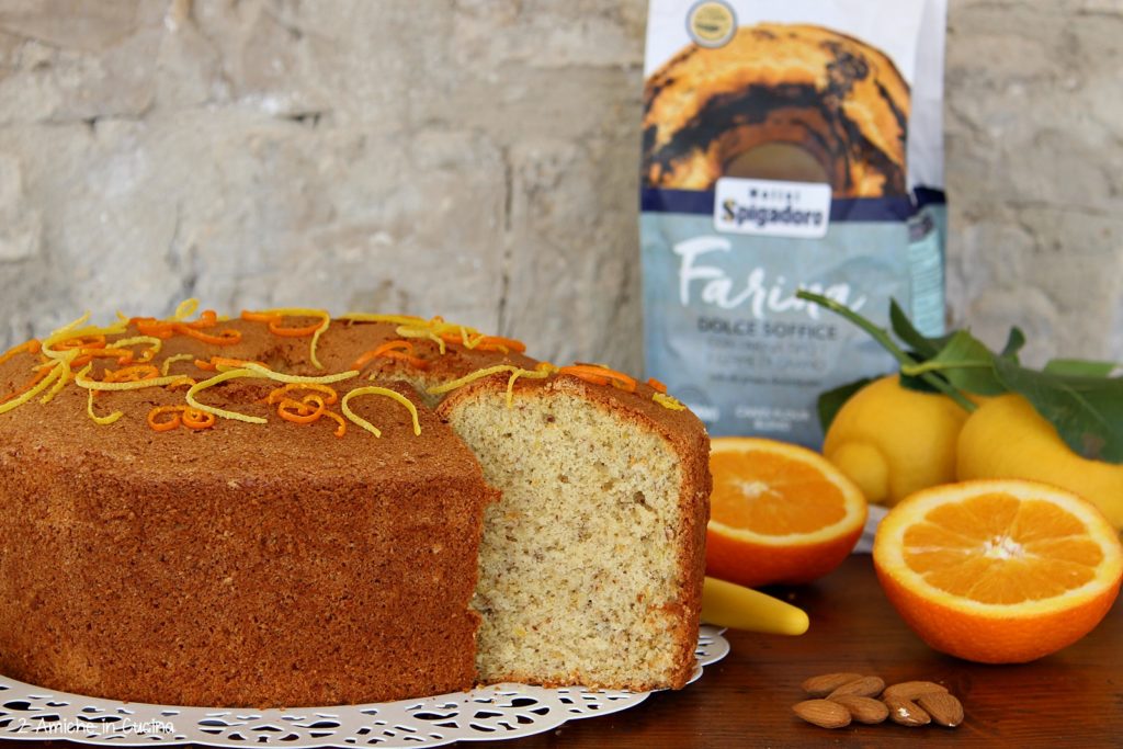 Chiffon cake alle mandorle e agrumi 